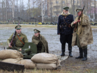 Архангельским юнармейцам показали реконструкцию боя «За советскую власть на Севере 1917 года»