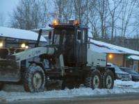 12 тракторов выгнали подметать дороги Северодвинска