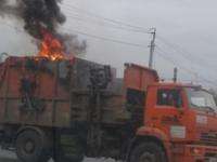 В Архангельске горящий мусоровоз приехал к зданию пожарной части