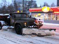 Дорожники предупреждают водителей о сложной ситуации из-за снега на федеральной трассе М-8 в нескольких районах Архангельской области 