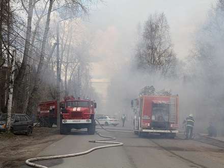 В Архангельске ликвидировали крупный пожар на Розы Люксембург