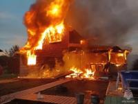 Пожар в частном доме в Каргополе унес жизни брата и сестры