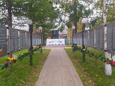 В Зеленнике под Верхней Тоймой реализовали проект «Аллея памяти»