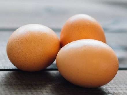 Северодвинцев предупредили о подозрительных яйцах из Коми