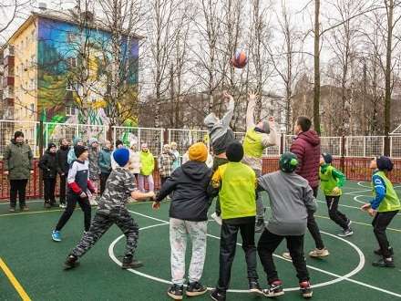 Для 823 учеников Архангельска открыли новую спортплощадку
