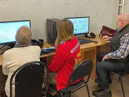 Пожилых северян в Северодвинске обучают компьютерной грамоте