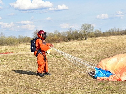 Парашютисты ЕЛЦ в Поморье получили костюмы с повышенной плавучестью