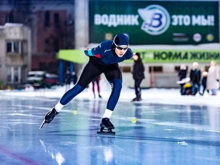 На ледовую дорожку Архангельска вышли 70 спортсменов