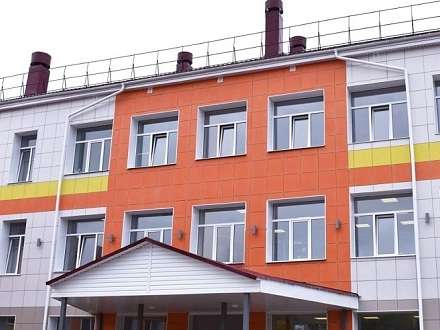 Учителей и школьников Няндомы порадовал новый дизайн школы № 7
