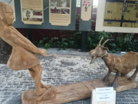 В Вельском районе проходит международный фестиваль деревянной скульптуры