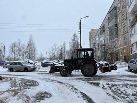 На борьбу со снегопадом в Северодвинске вышли 64 рабочих