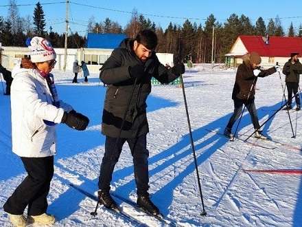 В Архангельске встали на лыжи 24 студента из Индии