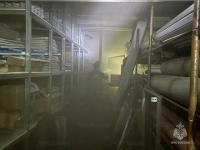 Огнеборцы Архангельска ликвидировали пожар в подвале торгового центра
