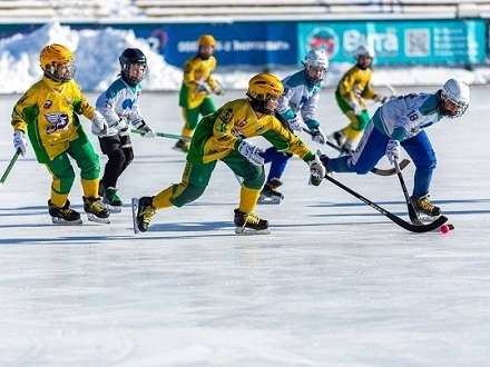 В Архангельске прошел открытый областной юношеский турнир по хоккею с мячом