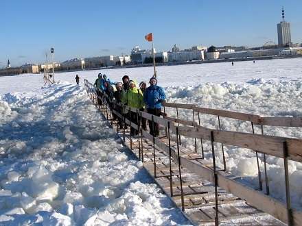 Туристы в Архангельске преодолели 10 километров до Кегострова и обратно