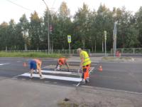 На улицах Архангельска продолжается восстановление дорожной разметки