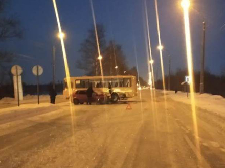 В Архангельске произошло ДТП с участием школьного автобуса