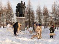 Юнармейцы в Архангельской области расчищают обелиски