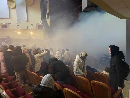 Студенты САФУ отыграли эвакуацию из Драмтеатра в Архангельске